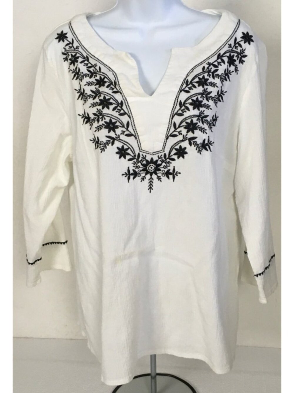 Notations Top Women Size XL White w Black Embroidered Neckline 3/4 Sleeves